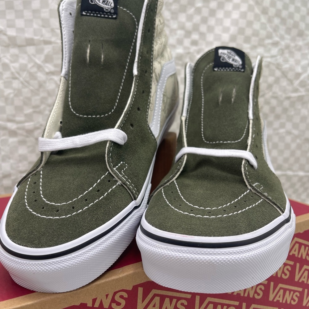 Vans Men’s Sk8-Hi
Desert Skulis Grape Leaf/ VN0A32QGRQV Sneakers - Picture 7 of 16
